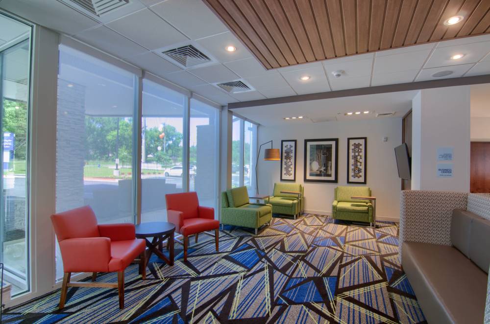 Holiday Inn Exp Stes University Area 9