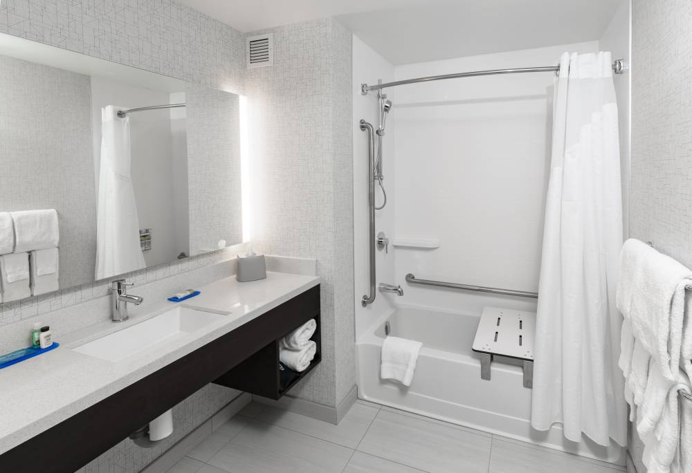 Holiday Inn Exp Stes University 4
