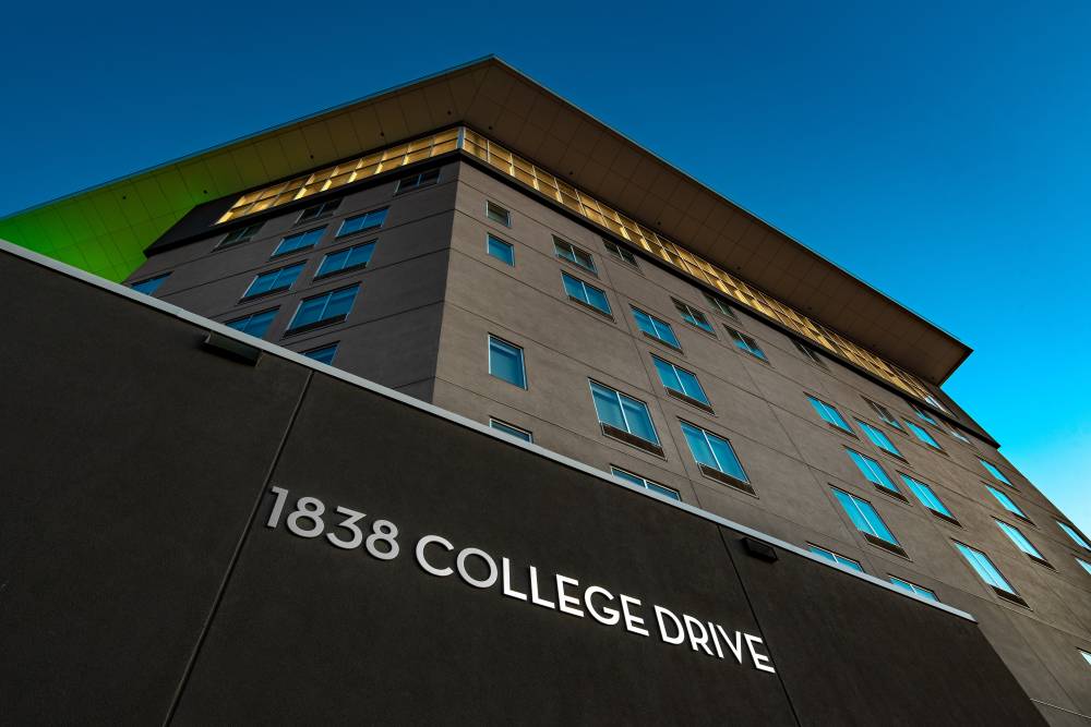 Holiday Inn Exp Stes University 10