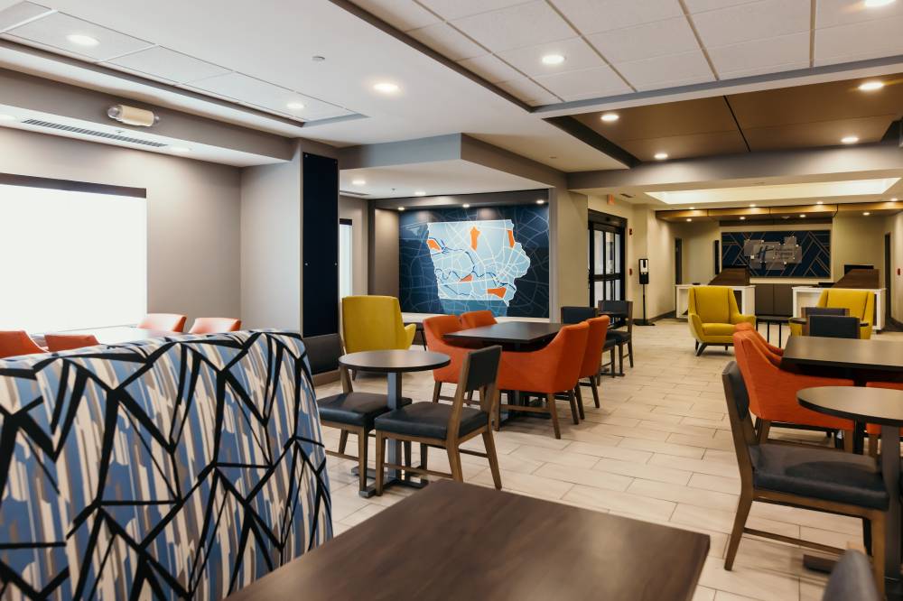 Holiday Inn Exp Stes Urbandale By Ihg 8