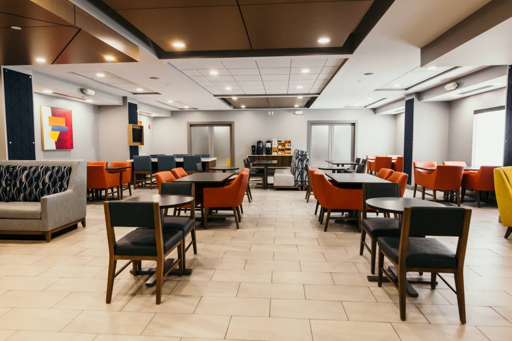 Holiday Inn Exp Stes Urbandale By Ihg 9