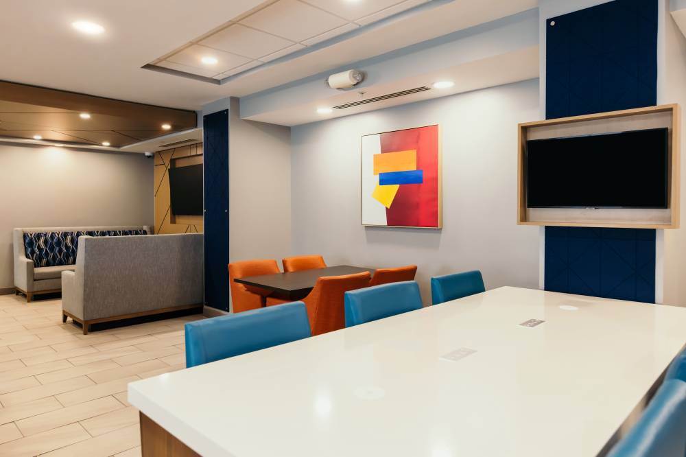 Holiday Inn Exp Stes Urbandale By Ihg 6