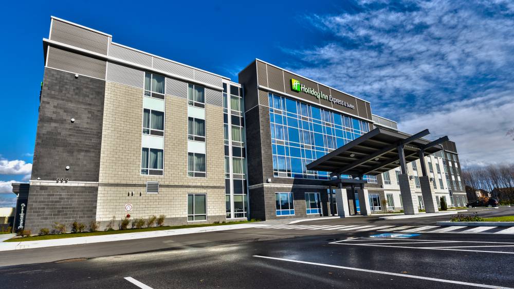 Holiday Inn Exp Stes Vaudreuil 2