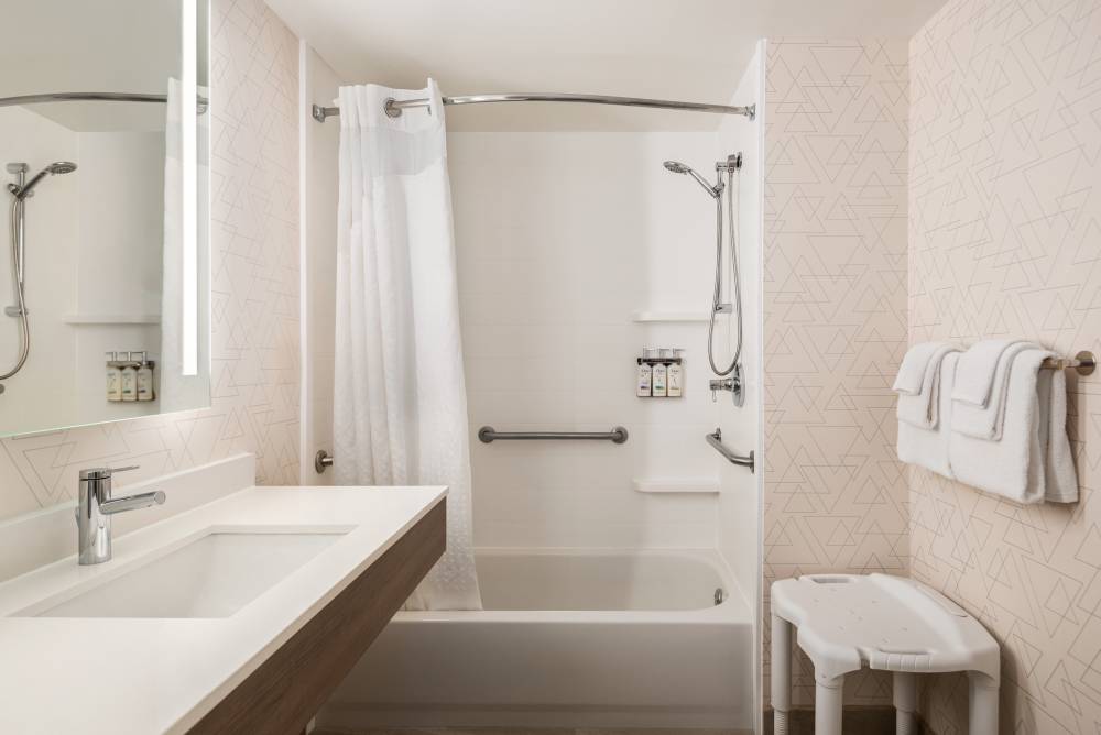 Holiday Inn Exp Stes West I-10 4