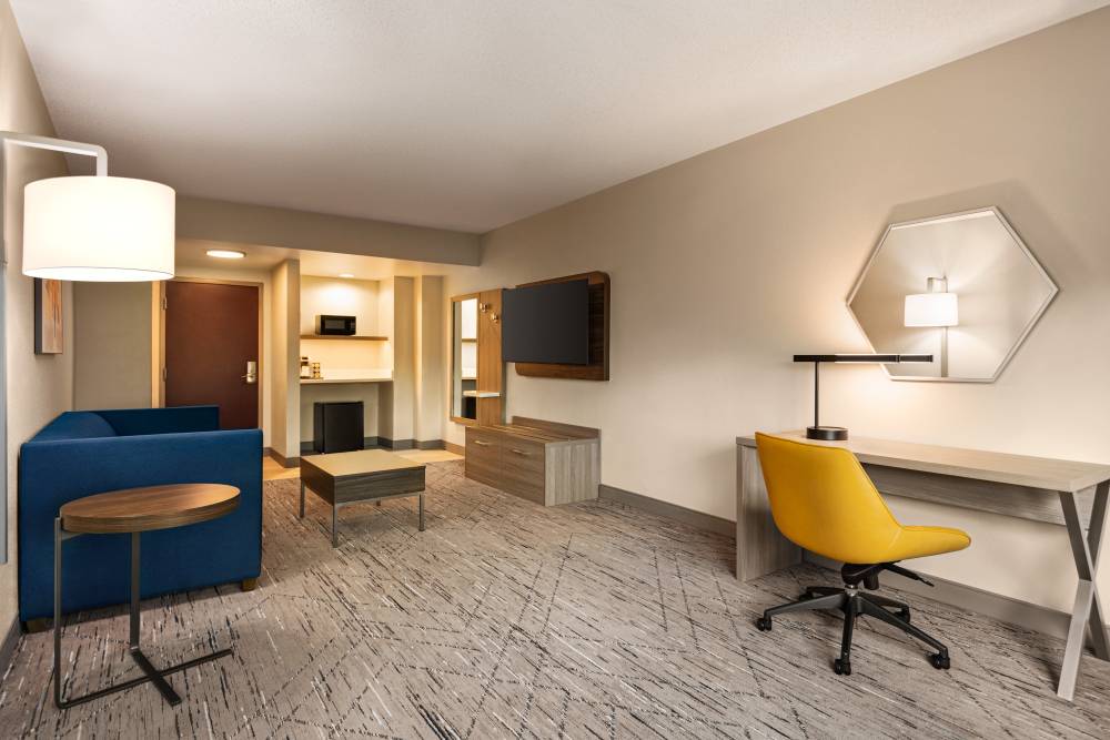 Holiday Inn Exp Stes West I-10 3