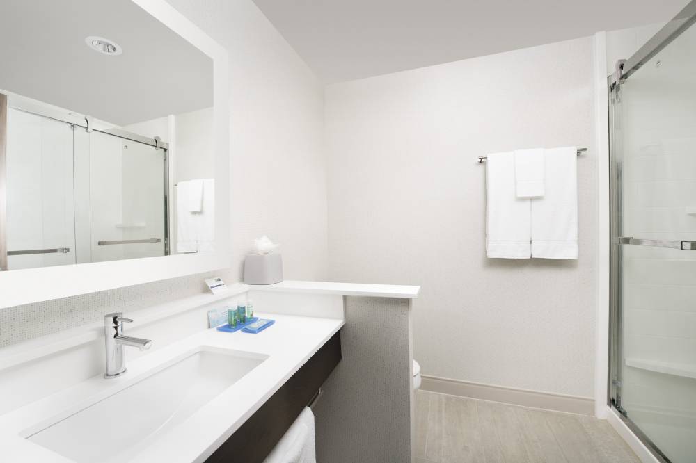 Holiday Inn Exp Stes Windcrest 6