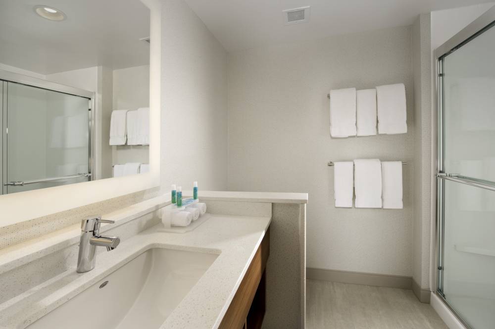 Holiday Inn Exp Stes Windcrest 2