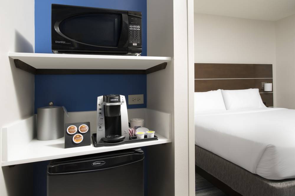 Holiday Inn Exp Stes Windcrest 7