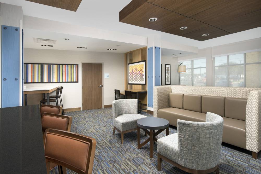 Holiday Inn Exp Stes Windcrest 10