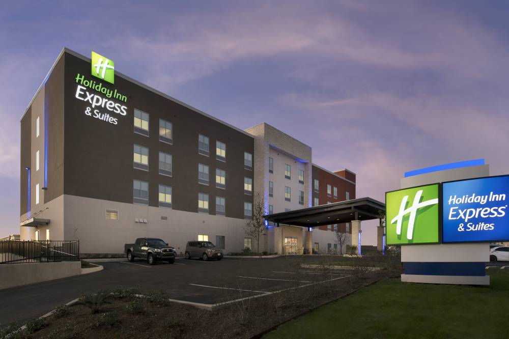 Holiday Inn Exp Stes Windcrest 9