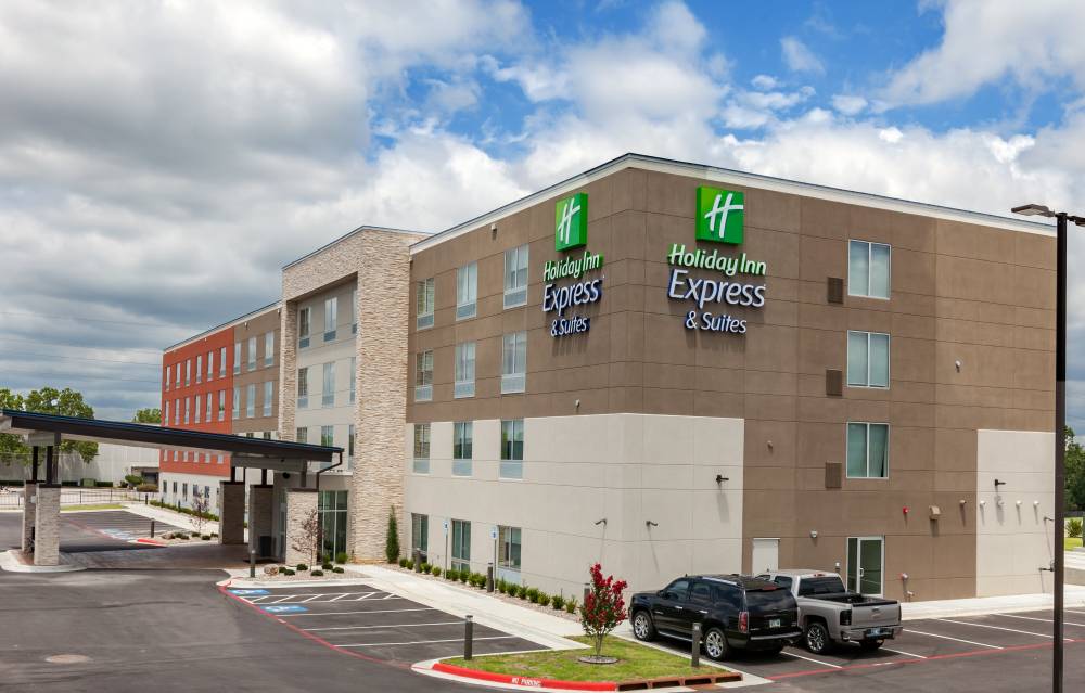Holiday Inn Exp Stes Woodland Hills 3