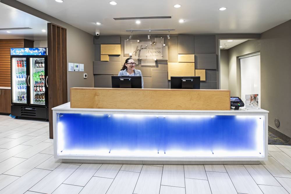 Holiday Inn Exp Stes Woodland Hills 5