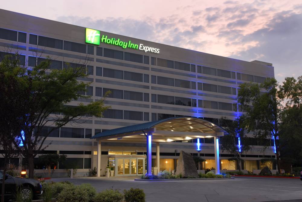 Holiday Inn Exp University Area 7