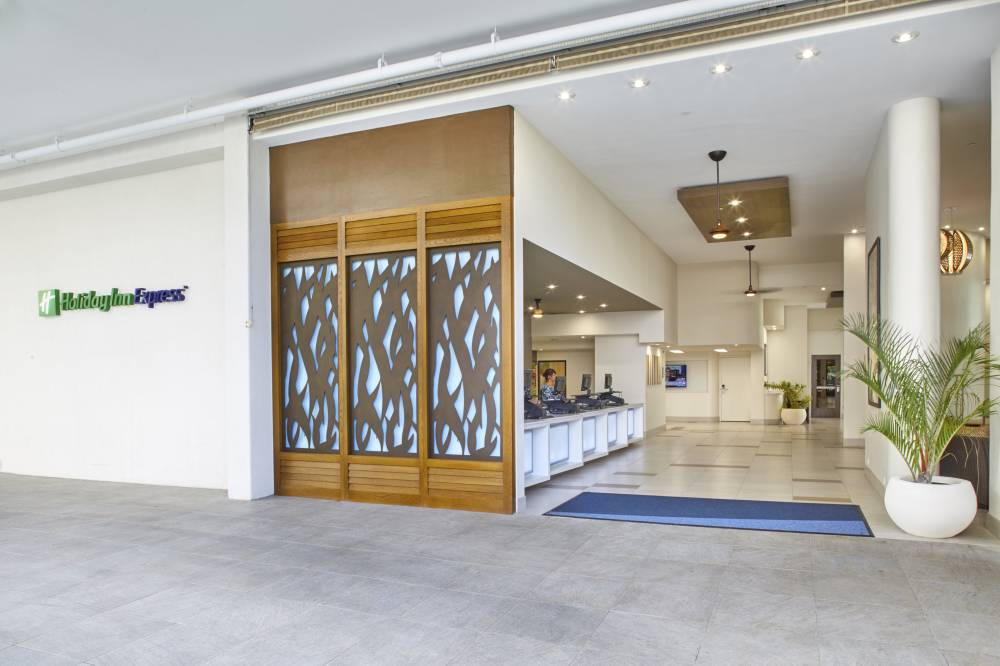 Holiday Inn Exp Waikiki 9