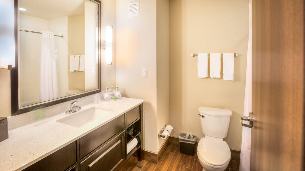 Holiday Inn Exp Wichita South 3