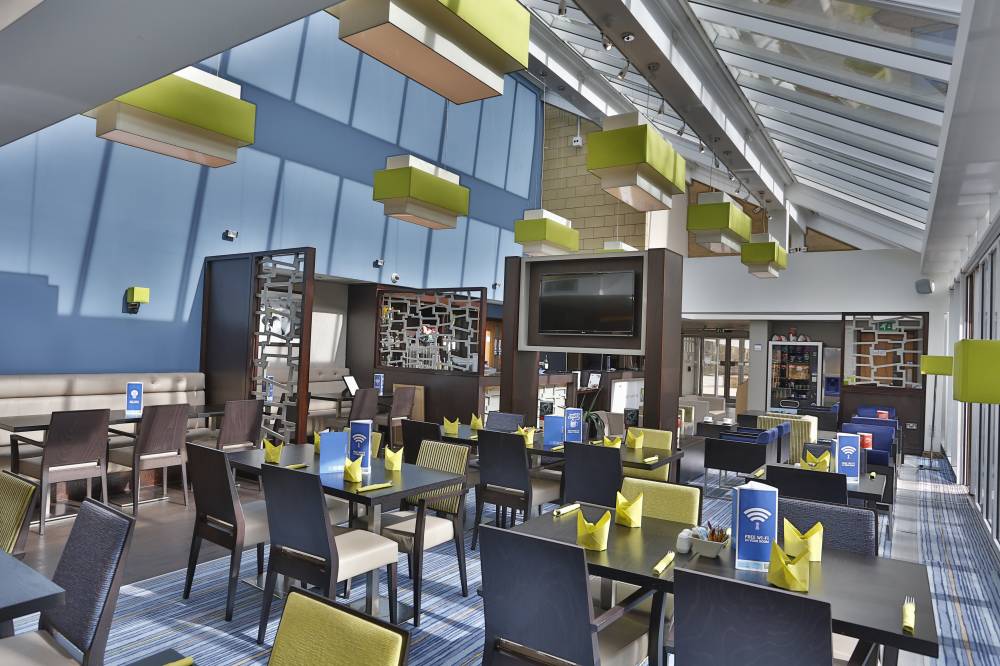 Holiday Inn Exp Windsor By Ihg 2