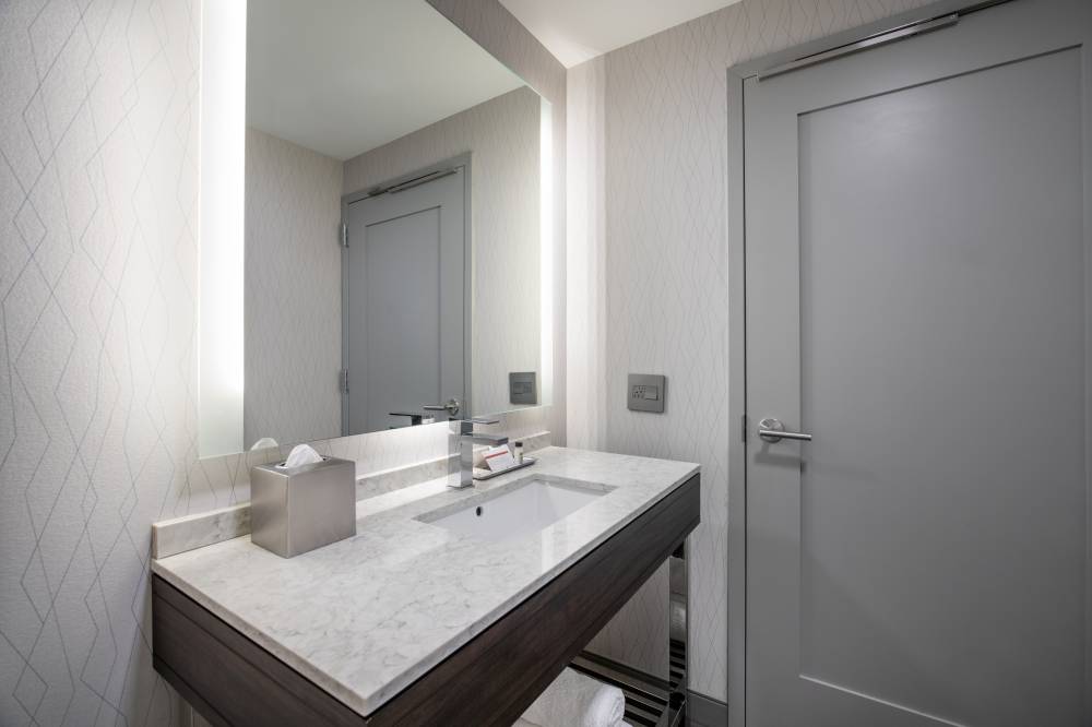 Holiday Inn Express Boston Quincy 4