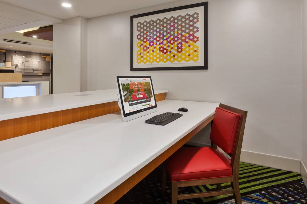 Holiday Inn Express Chesapeake 2