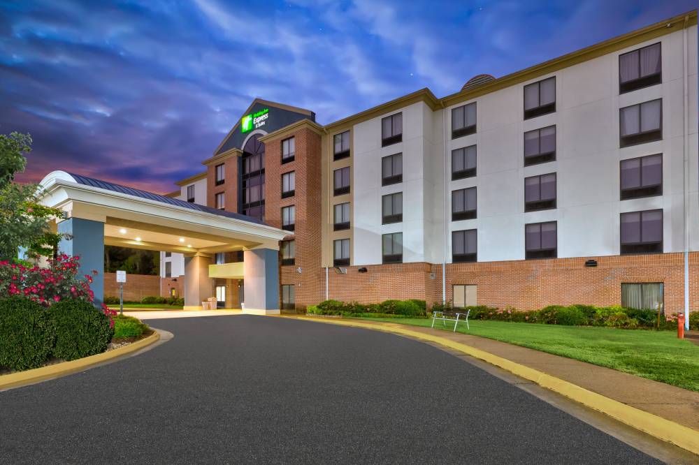 Holiday Inn Express Chesapeake 5