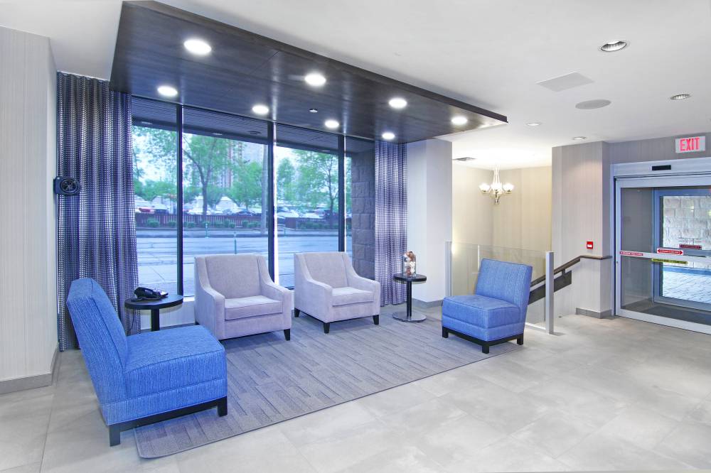 Holiday Inn Express Downtown 4