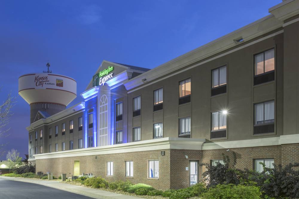 Holiday Inn Express 8