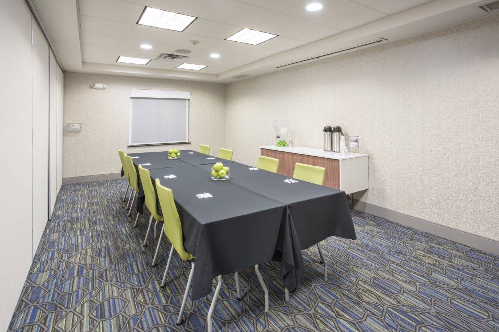 Holiday Inn Express 9