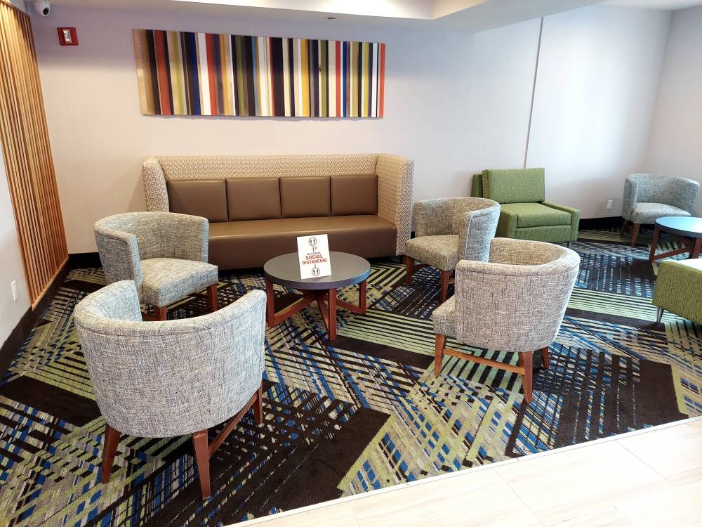 Holiday Inn Express Maspeth 6