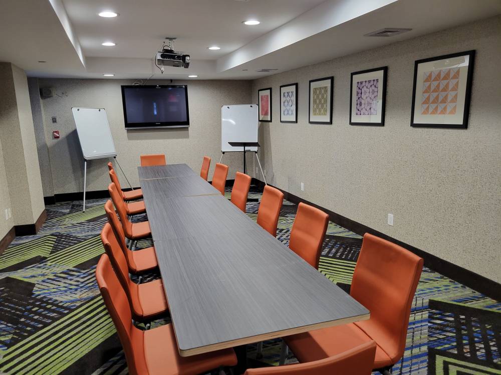 Holiday Inn Express Maspeth 5