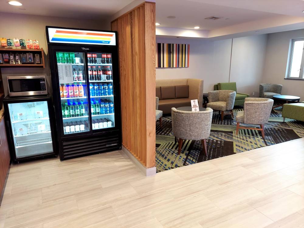 Holiday Inn Express Maspeth 7