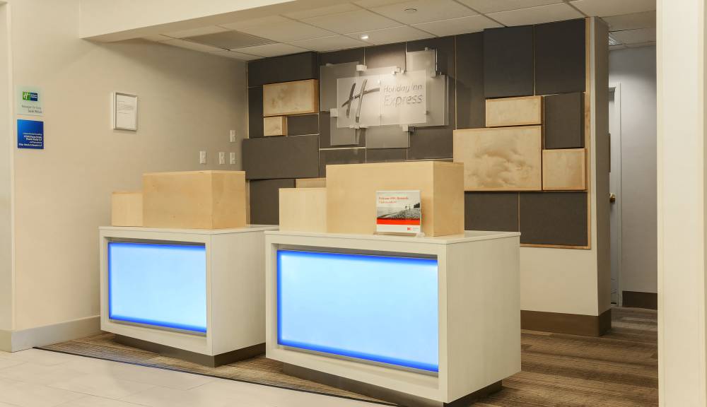 Holiday Inn Express South 10