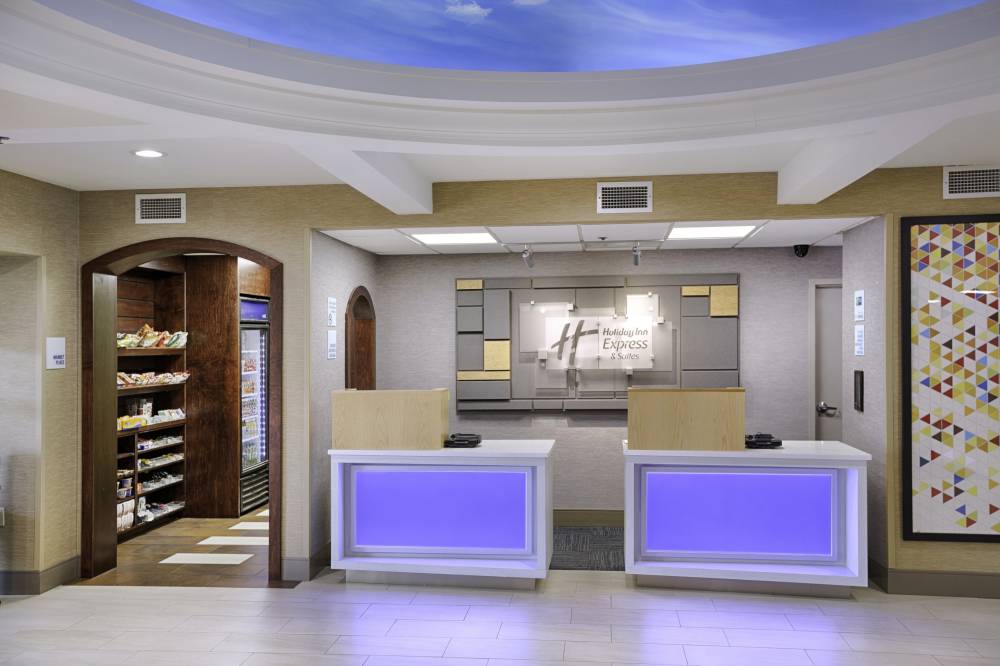Holiday Inn Express Stes South 4