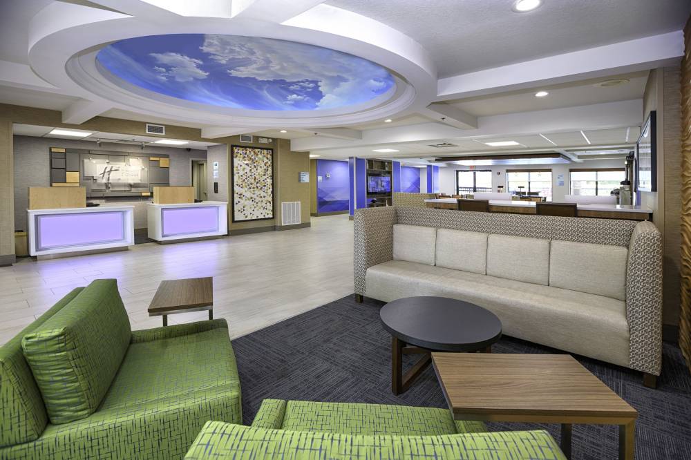 Holiday Inn Express Stes South 3