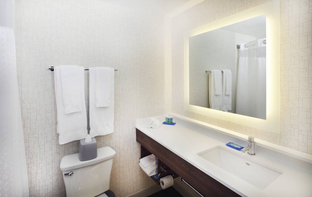 Holiday Inn Express & Suites San Francisco Fisherm 3