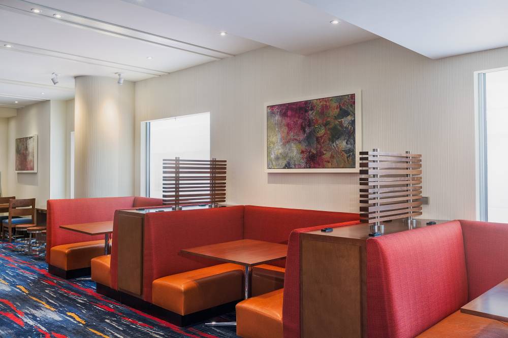 Holiday Inn Express & Suites San Francisco Fisherm 9