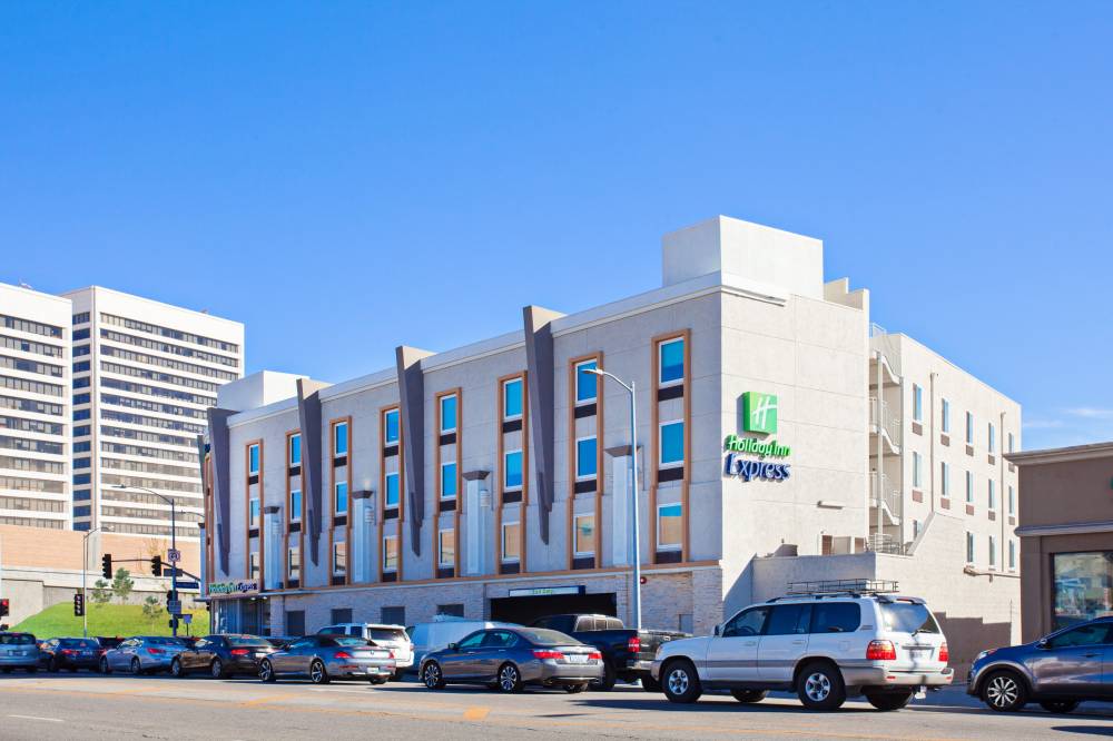 Holiday Inn Express West La 3
