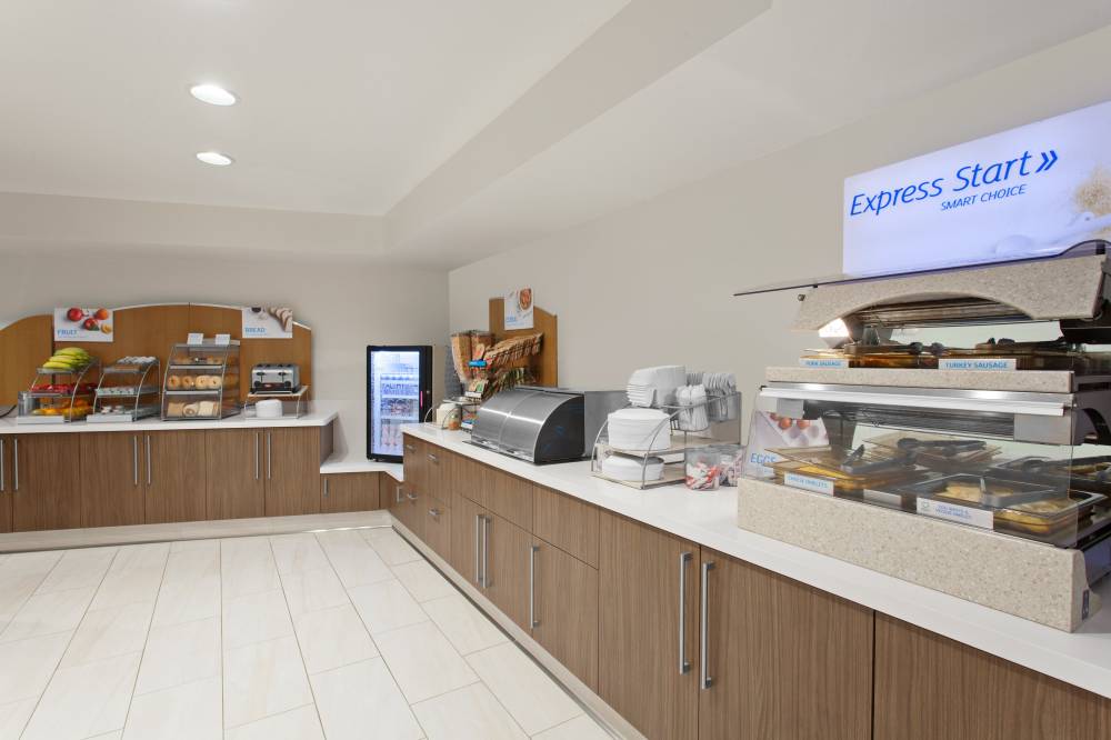 Holiday Inn Express West La 9