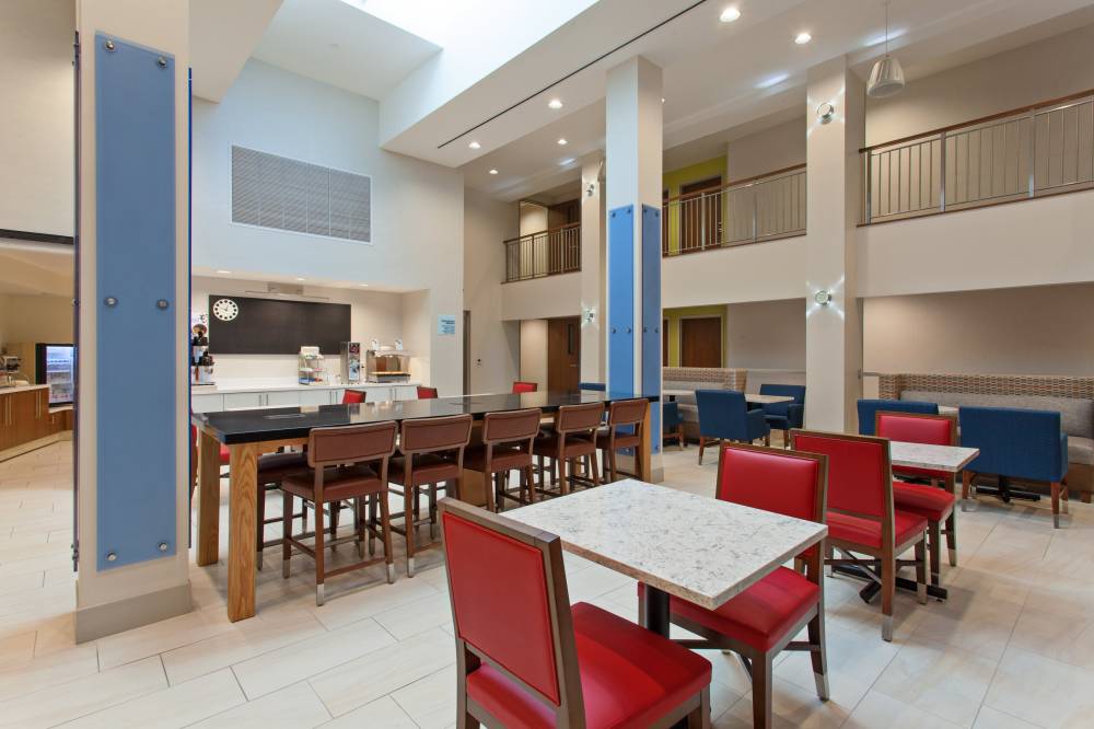 Holiday Inn Express West La 10