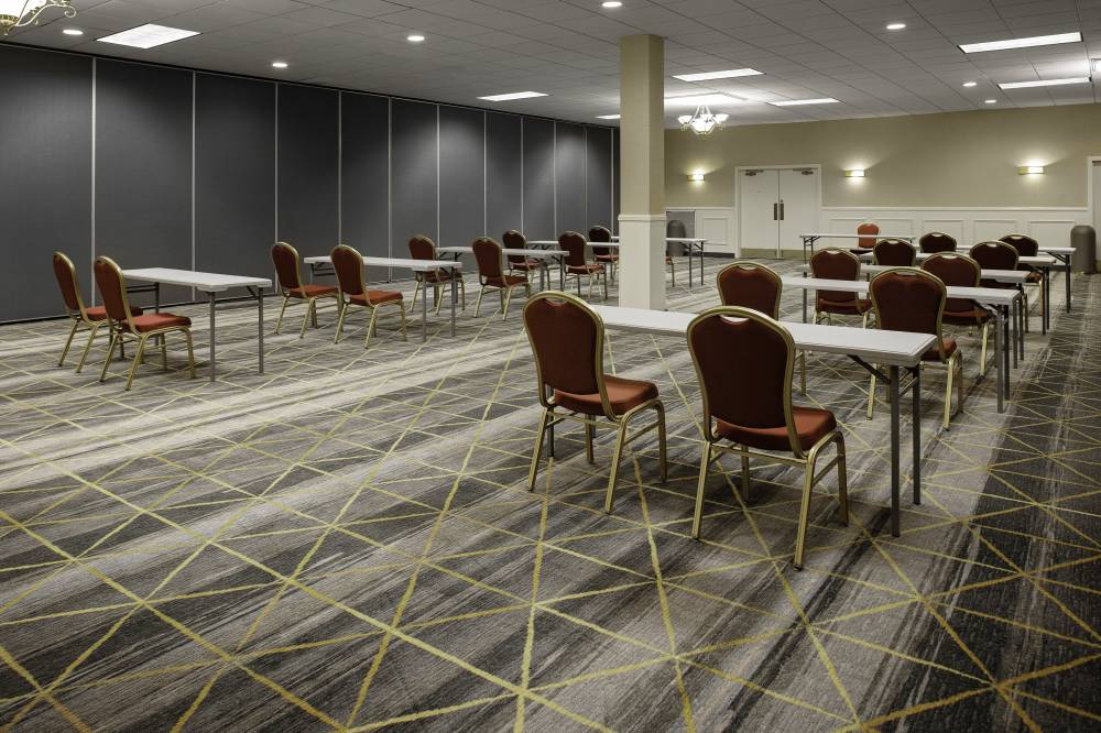 Holiday Inn Hotel Stes Peabody 8