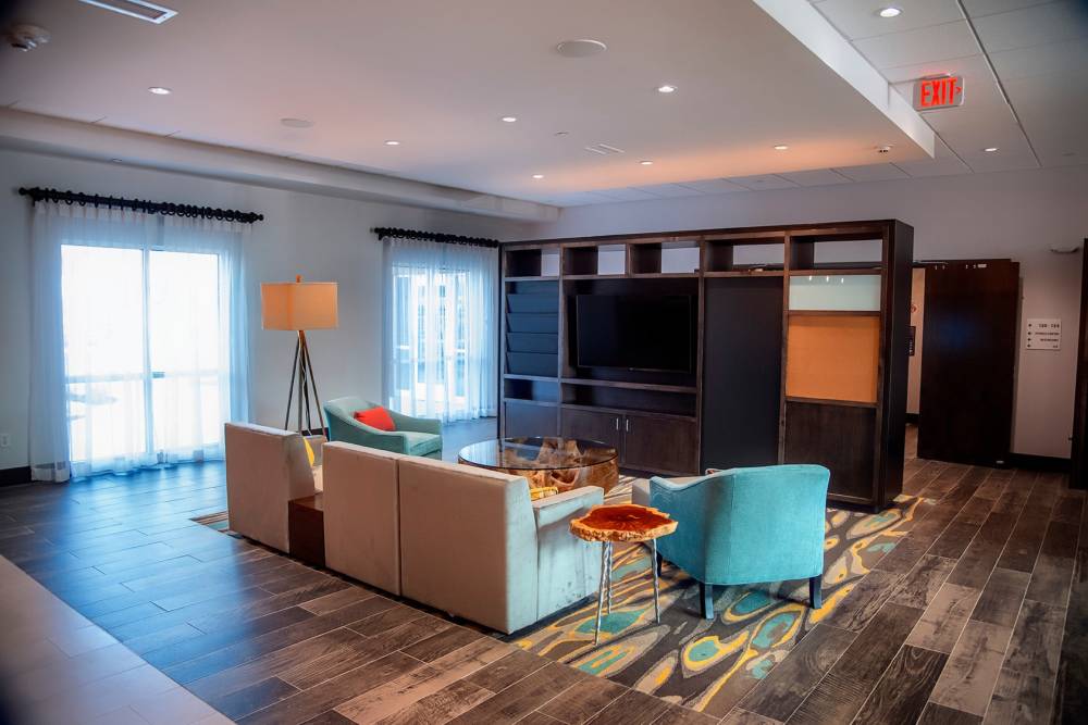 Holiday Inn Htl Stes Airport 3