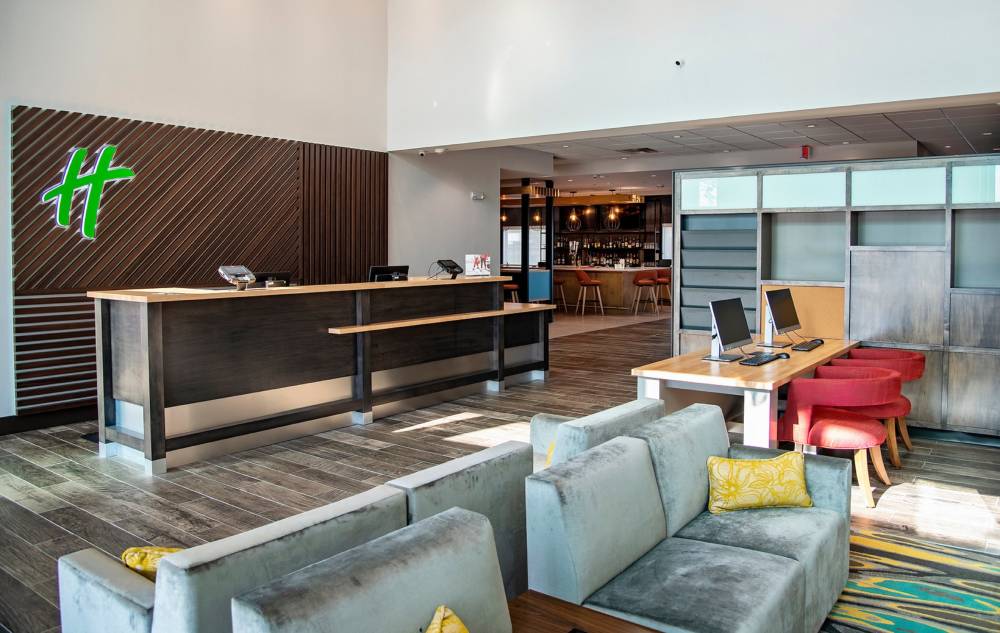 Holiday Inn Htl Stes Airport 4