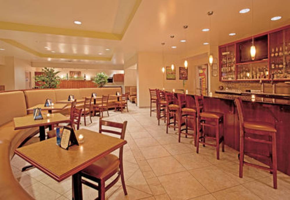 Holiday Inn Htl Stes Maumee 4