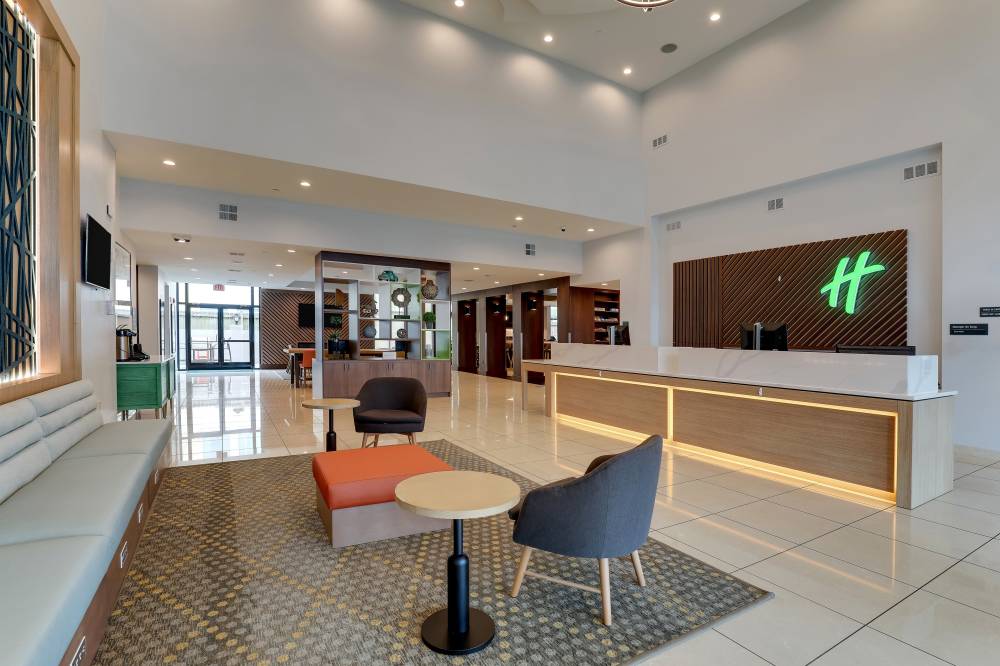 Holiday Inn Mobile Airport S 3