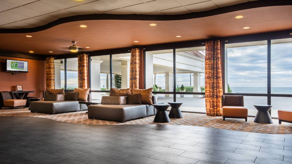 Holiday Inn On The Beach 3