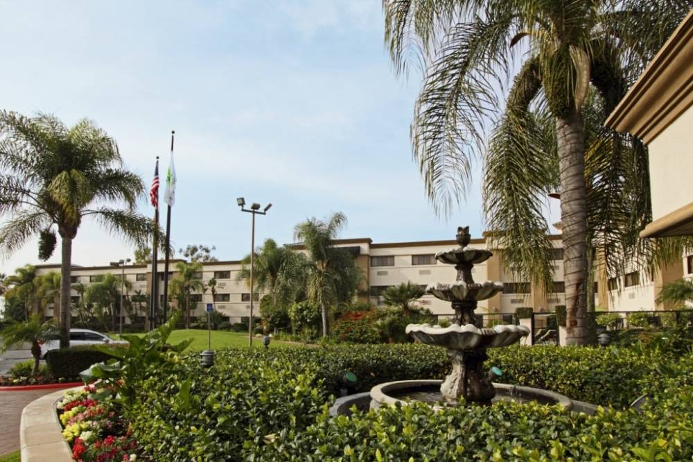 Holiday Inn Orange County Arp 8