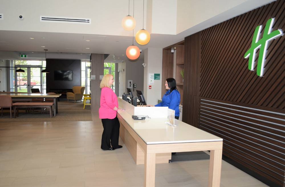 Holiday Inn South Evario 4