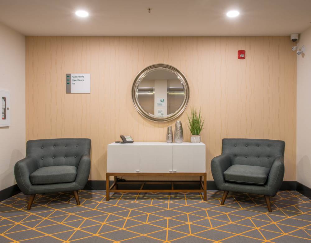 Holiday Inn South Evario 6