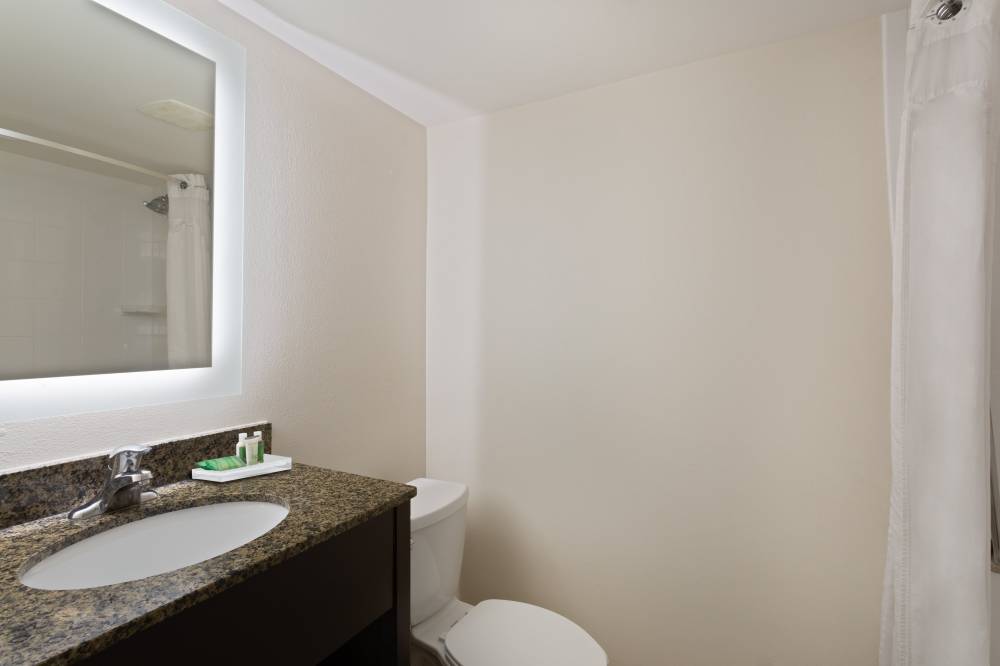 Holiday Inn Ste Unvl Studio 4