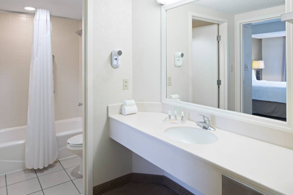 Holiday Inn Ste Unvl Studio 3