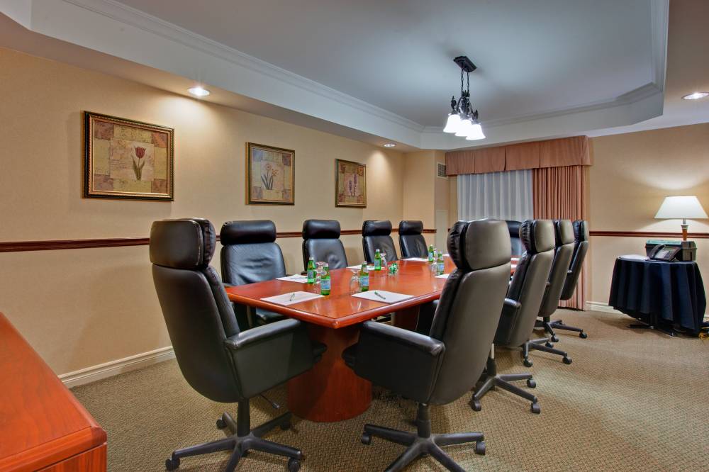 Holiday Inn Stes Kanata 10