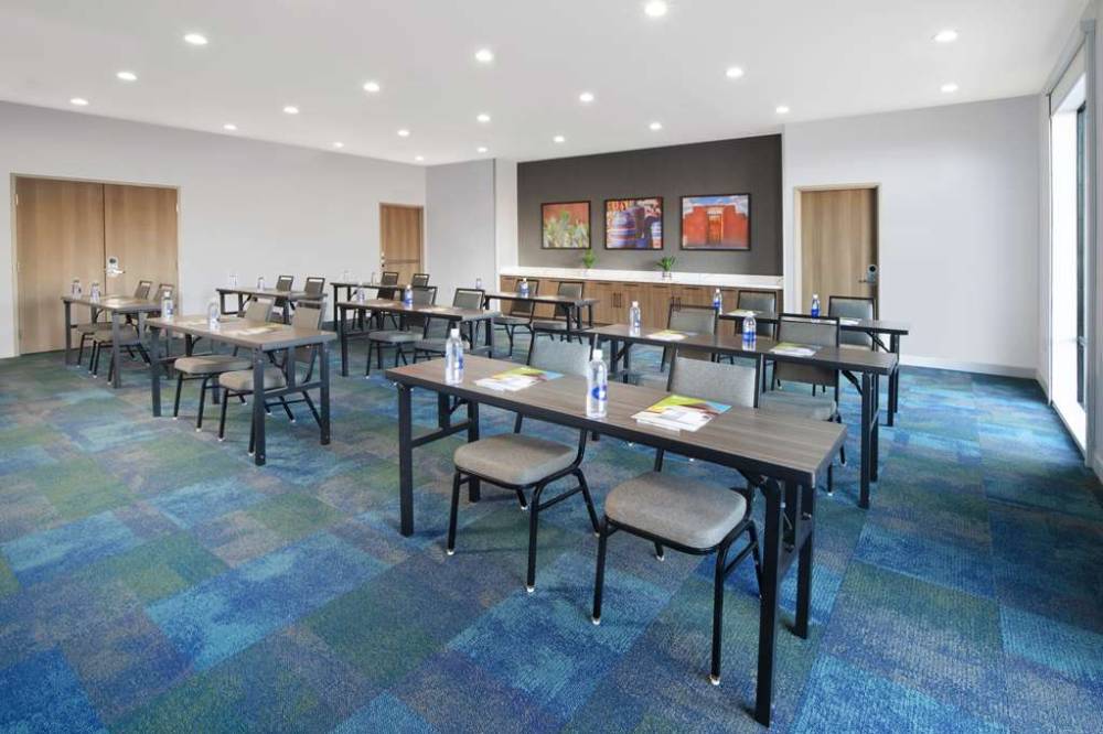Home2 Suites By Hilton Albuquerque Airport 2